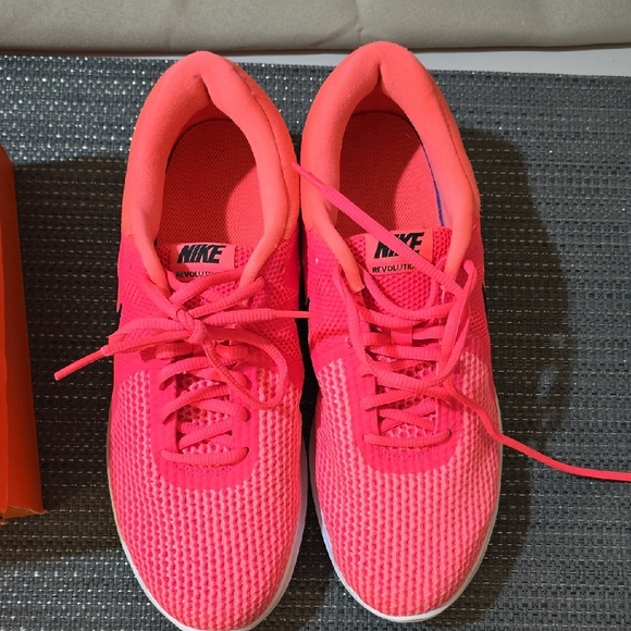 Nike Revolution 4 Running Shoes In Racer Pink. - Picture 2 of 7